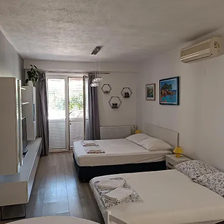 Ferienwohnung Katrin 101 Tučepi Exterior foto